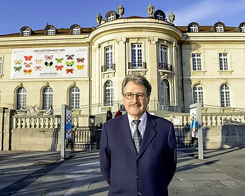 Andres Furger vor dem Alimentarium